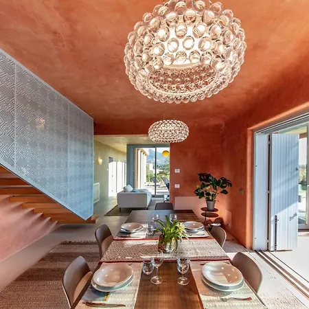 Is Molas ヴィラ *