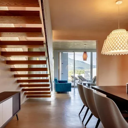 Is Molas ヴィラ *