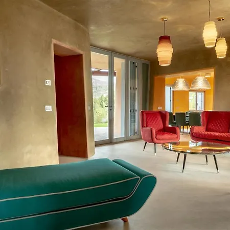 Is Molas ヴィラ *